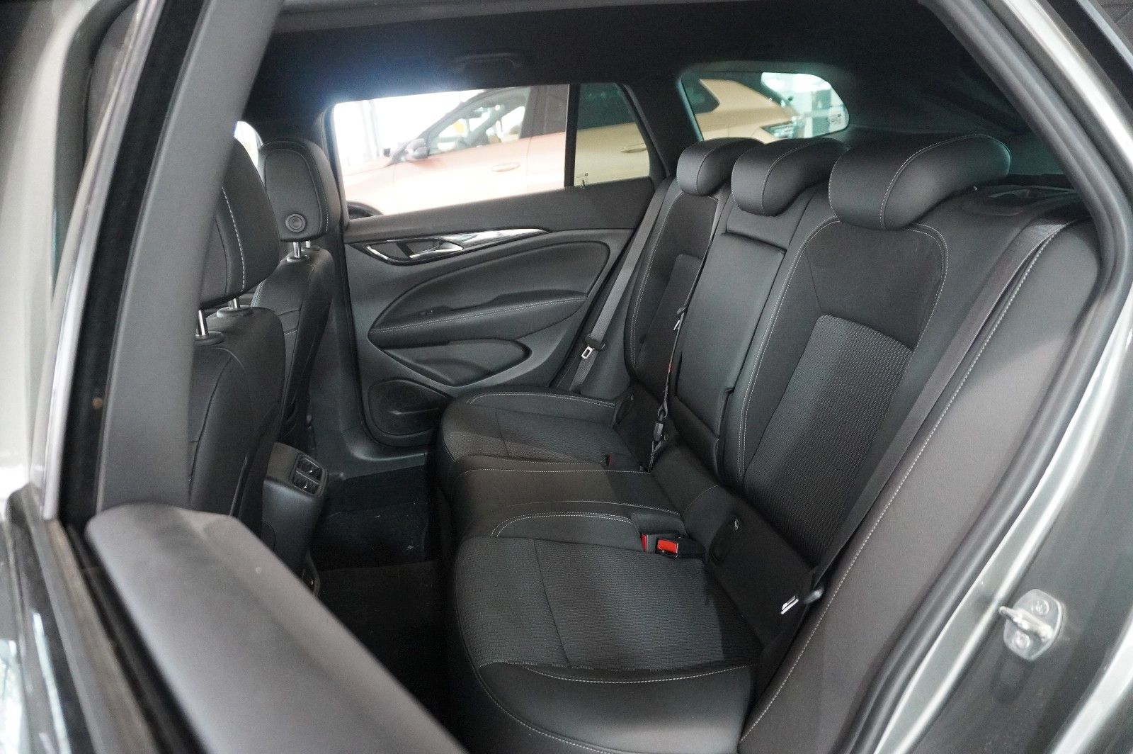 Fahrzeugabbildung Opel Insignia B ST 1.6D INNOV. NAVI/LED/KAMERA/SH/AHK