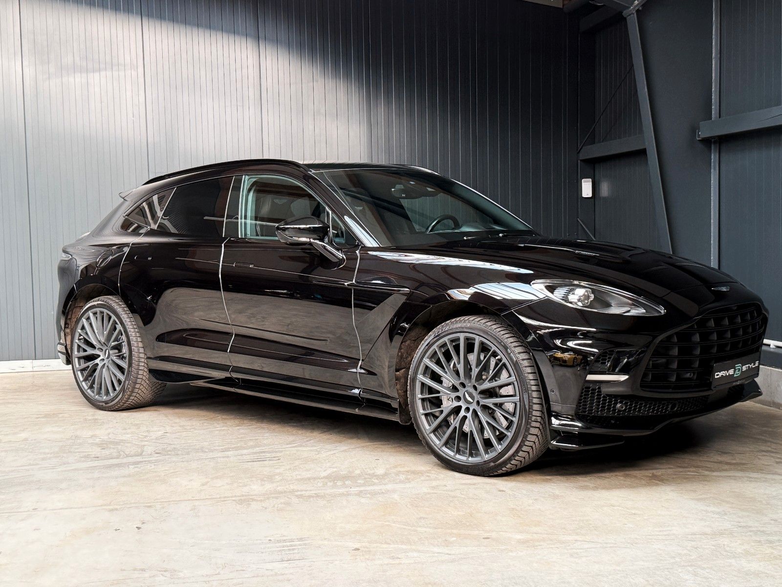 Fahrzeugabbildung Aston Martin DBX 4.0 V8 DBX707 + 2.Hand + Top Geplfegt