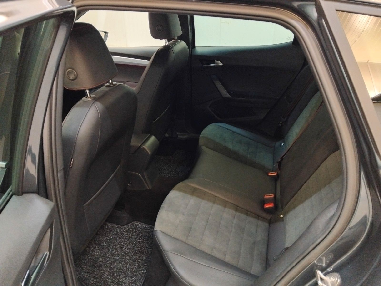 Seat Arona (06/2026, Benzin)
