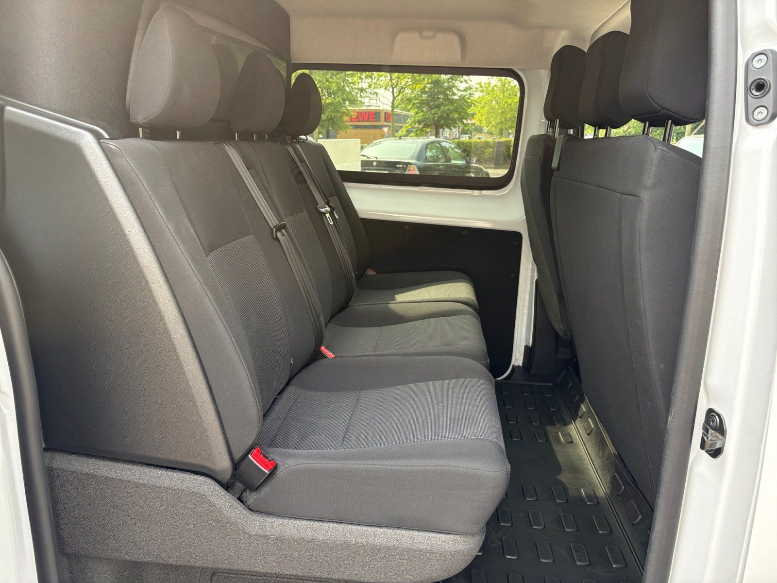 Fahrzeugabbildung Peugeot Expert DoKa L3 BlueHDi 180 EAT8 Doppelkabine