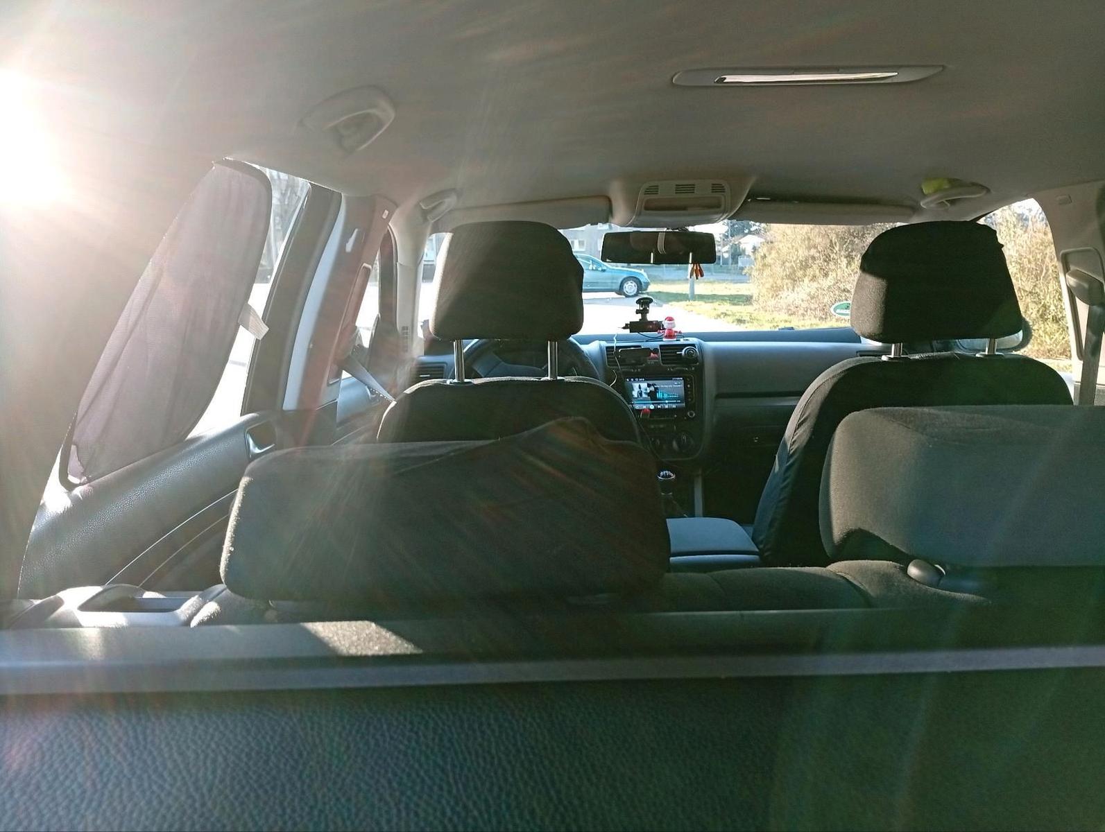 Volkswagen Golf 2009 — interior