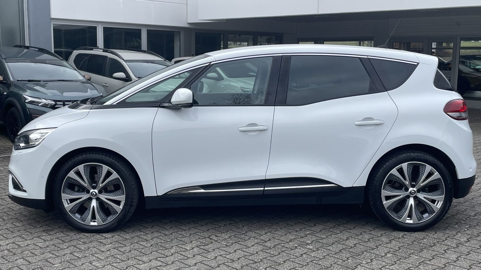 Fahrzeugabbildung Renault Scenic Intens 110 EDC