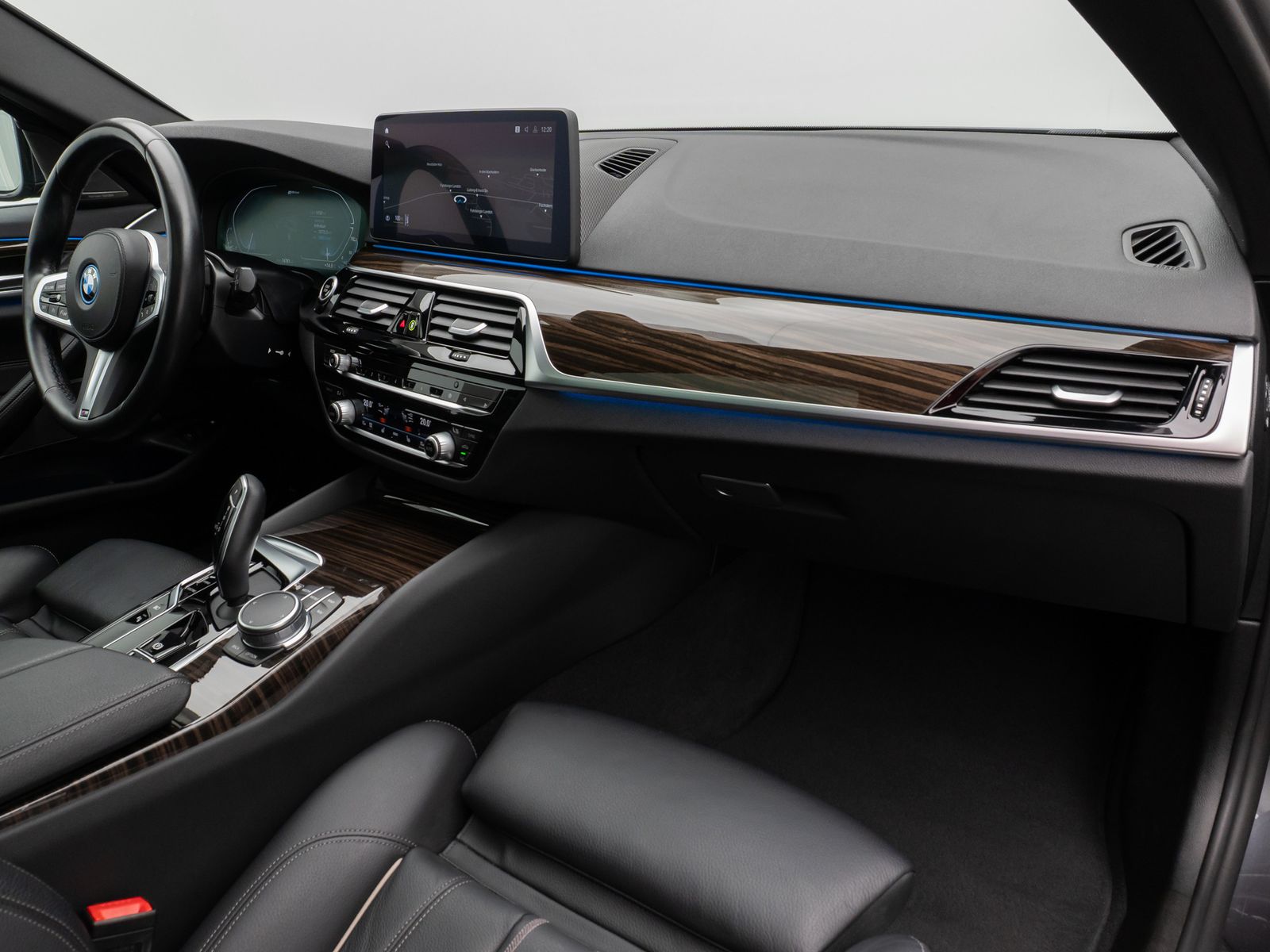 Fahrzeugabbildung BMW 530e Panorama Kamera DAB H/K WLAN Alarm Sport