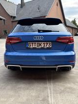 Audi RS3 B&O, PANO, RS-Abgasanlage & Sitze 280 km/h - blaue Audi RS3