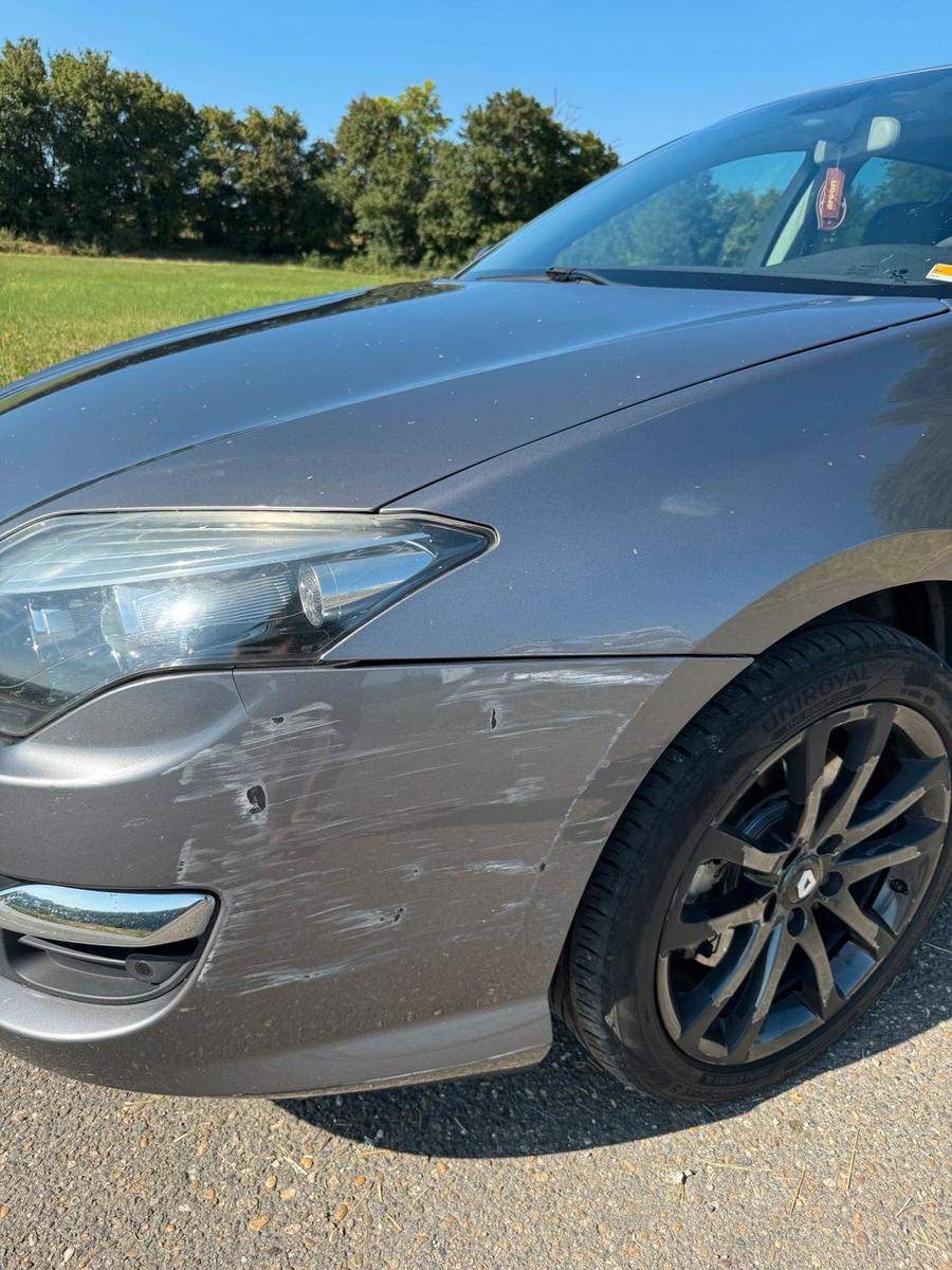 Renault Laguna 2011 — photo 15