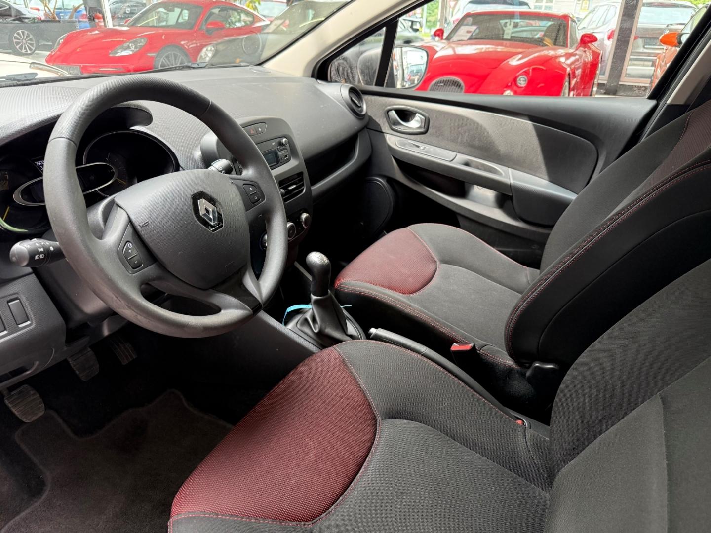 Renault Clio 2015 — фото 9