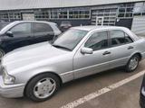 Mercedes-Benz Mercedes C 220 Sport / BJ 95 (31 Jahre) / ... - Mercedes-Benz C 220 mit Benzin-Antrieb: Limousine