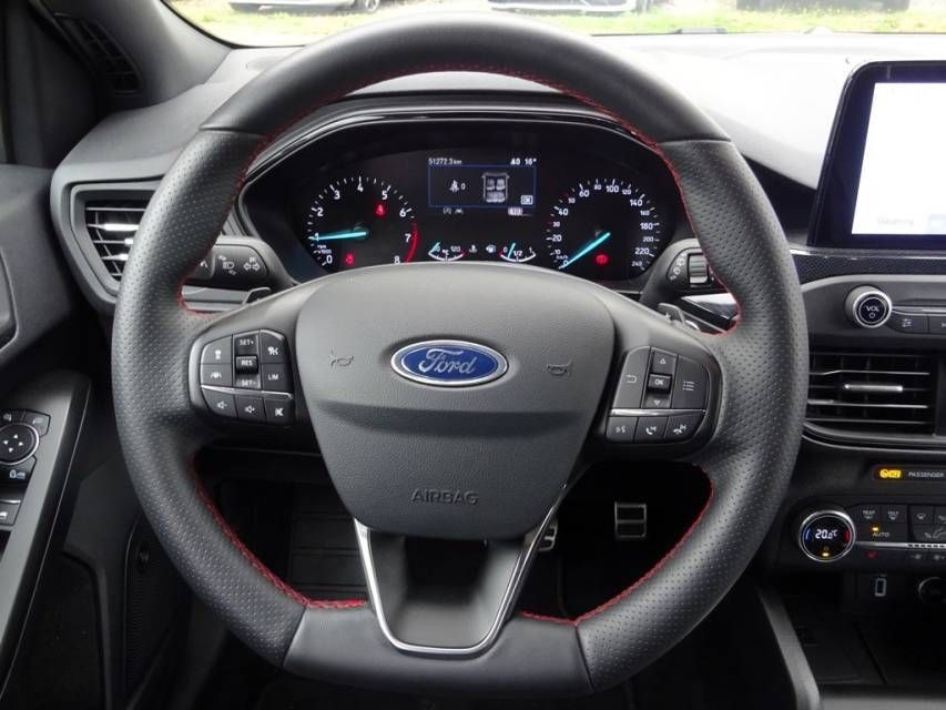 Fahrzeugabbildung Ford Focus 1,5 EcoBoost ST-Line Navi AHK