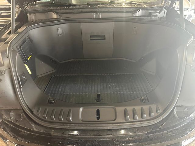 Ford F150 Lightning Lariat grosse Batterie im Vorlauf