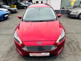 Ford Focus Turnier Titanium/ - Ford Focus: Rot