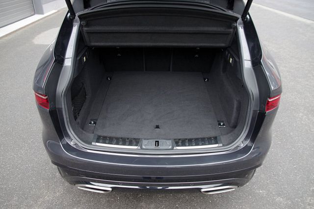 Jaguar F-PACE D300 R-Dynamic SE AWD*Pano,Kamera,Sitzhz.