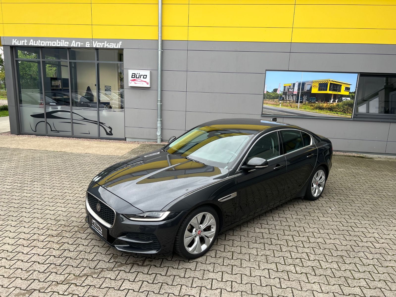 JAGUAR XE