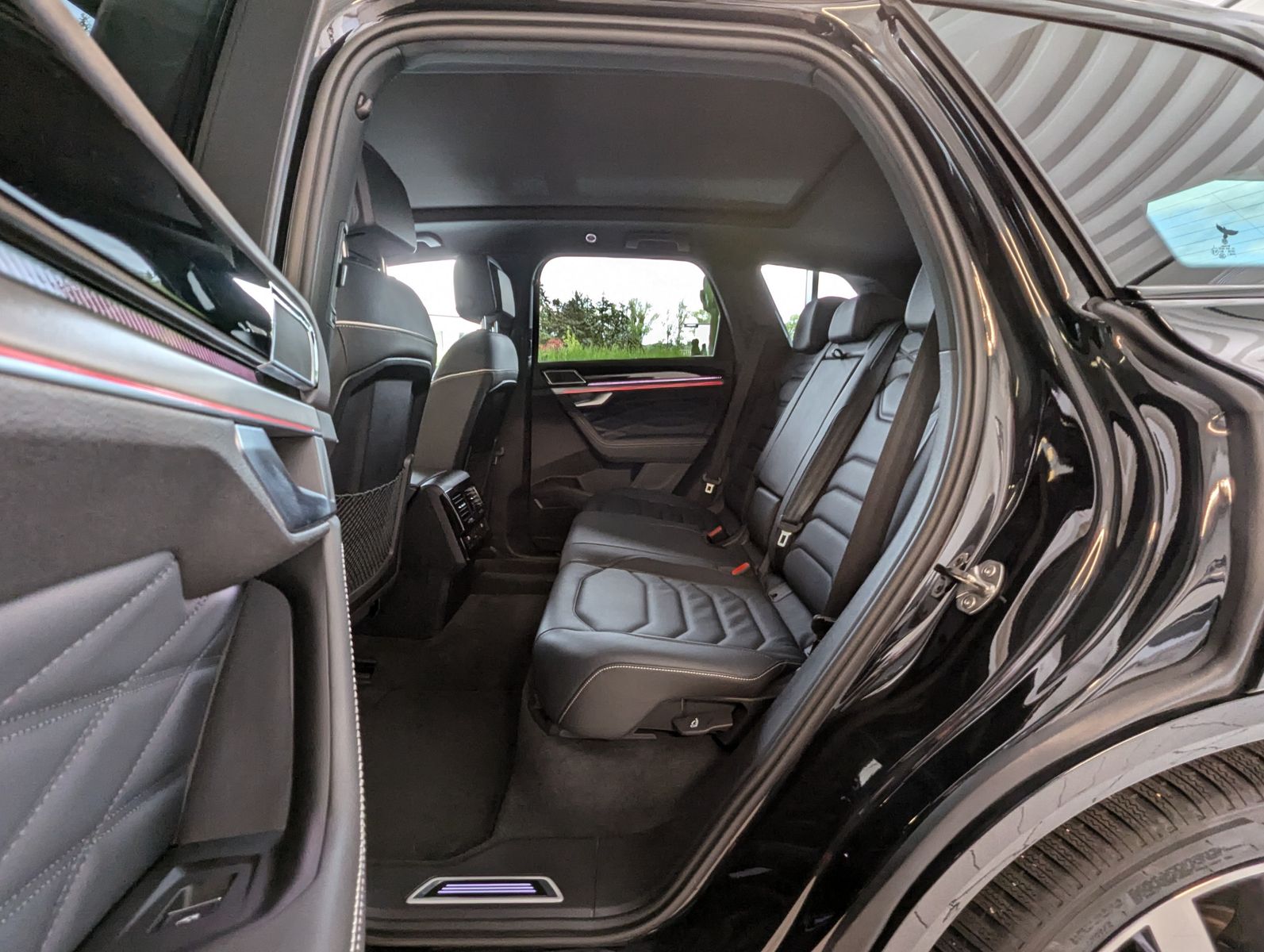 VW Touareg 3.0 TDI 4M R-Line Komfort-Paket UPE 111T - Image 13