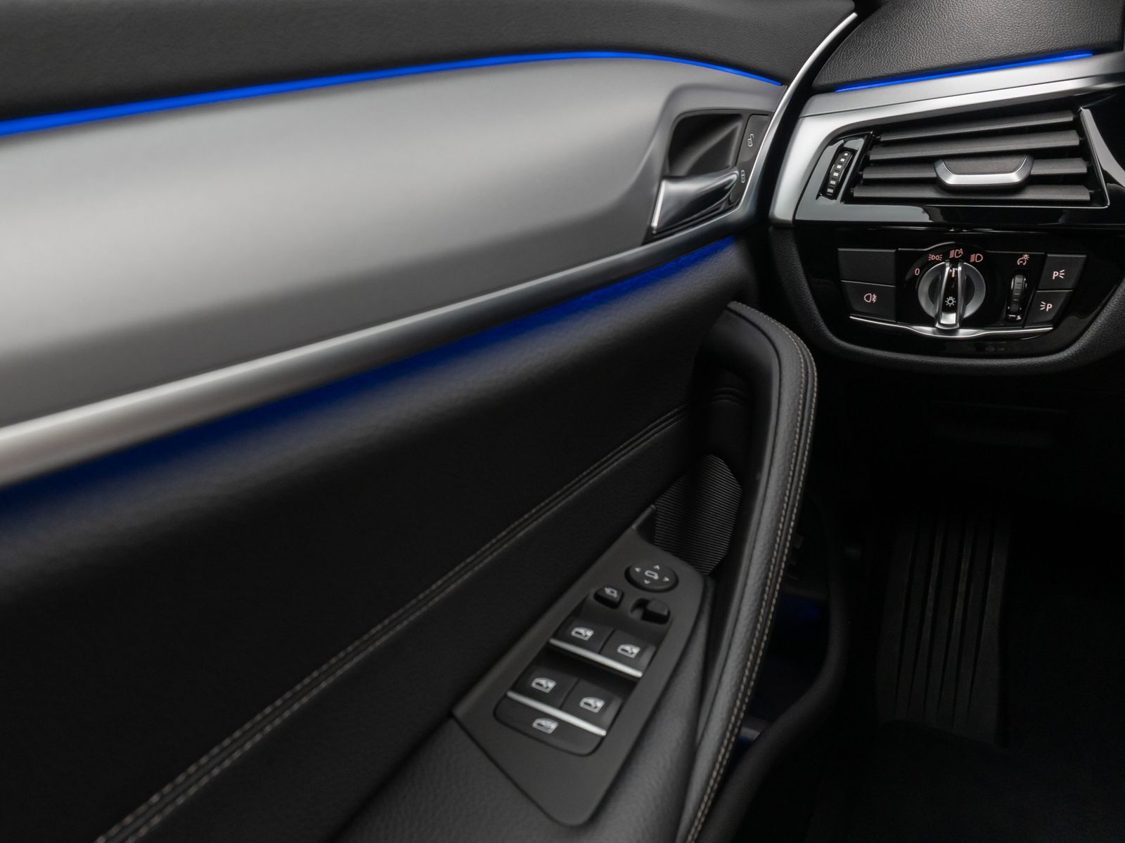 Fahrzeugabbildung BMW 530i xD Panorama Kamera Laser HUD HiFi Komfort