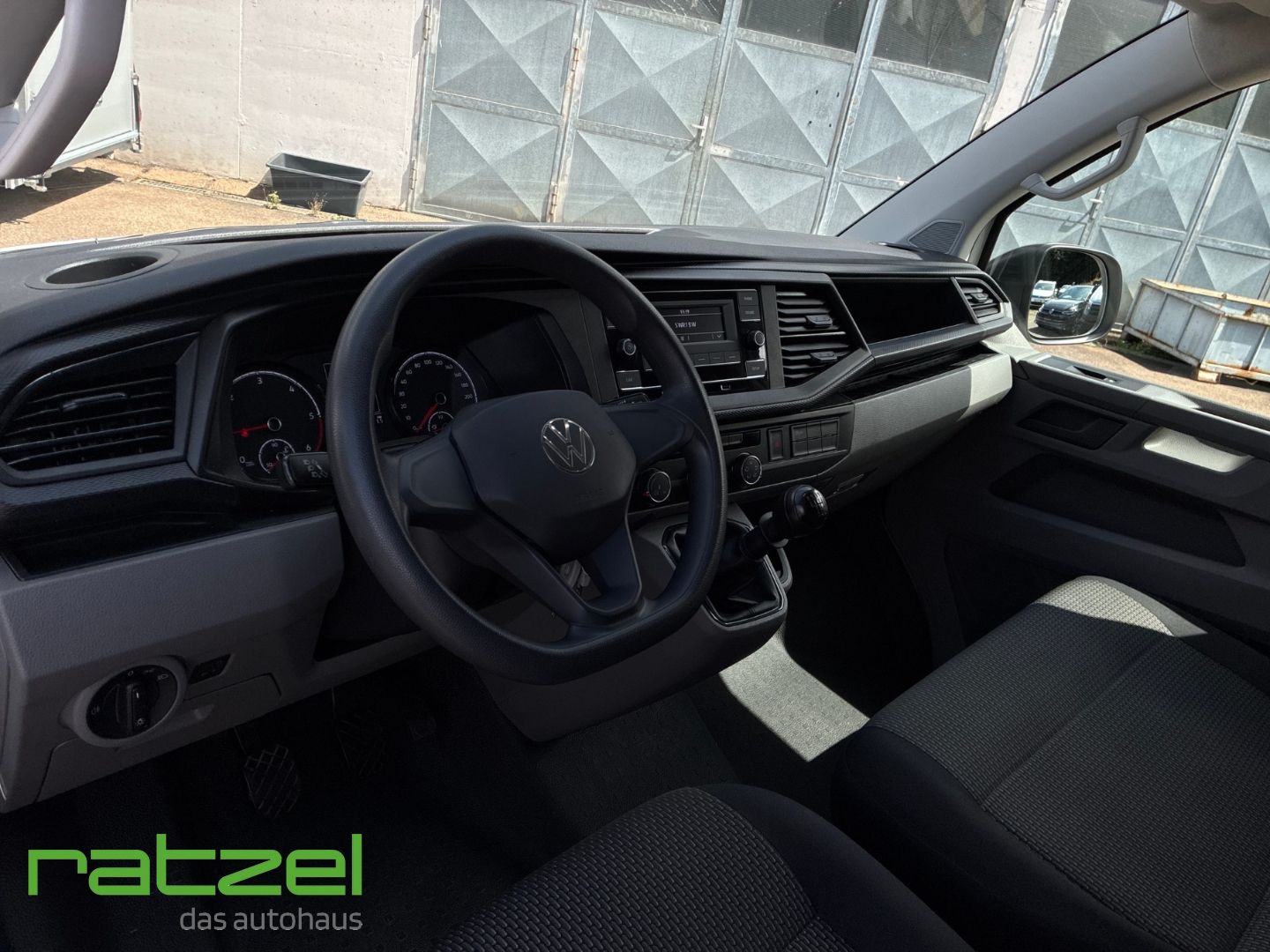 Fahrzeugabbildung Volkswagen T6.1 Kasten 2.0 TDI KR AHK+PDC+Würthregal DAB No
