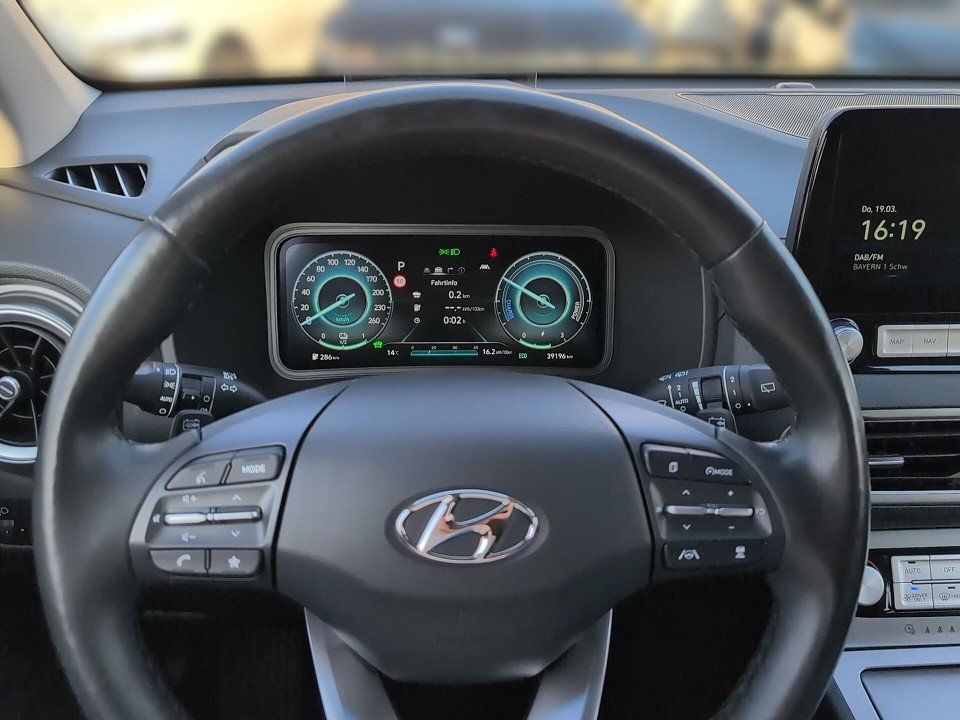 Fahrzeugabbildung Hyundai KONA EV 39kWh TREND NAV/ASS-P 1HD GARANTIE-11.29