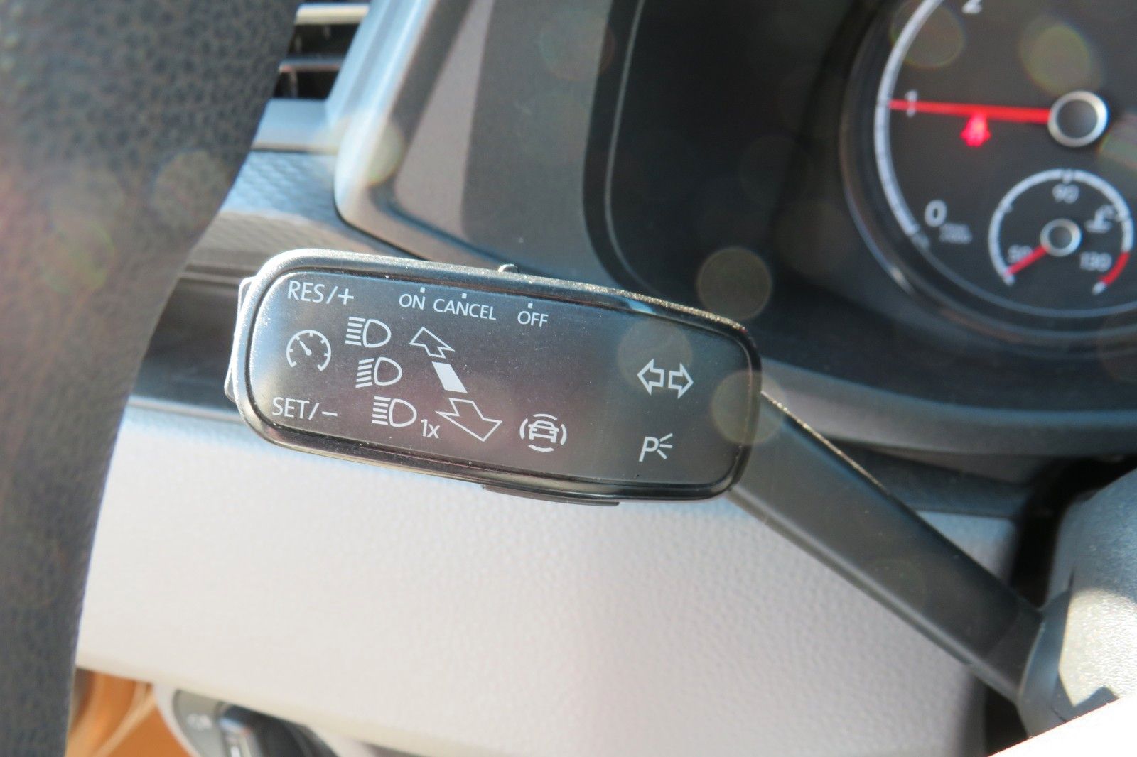 Fahrzeugabbildung Volkswagen T6.1 Kombi TDI 9SITZE GRA PDC APP-CONNECT SITZH.