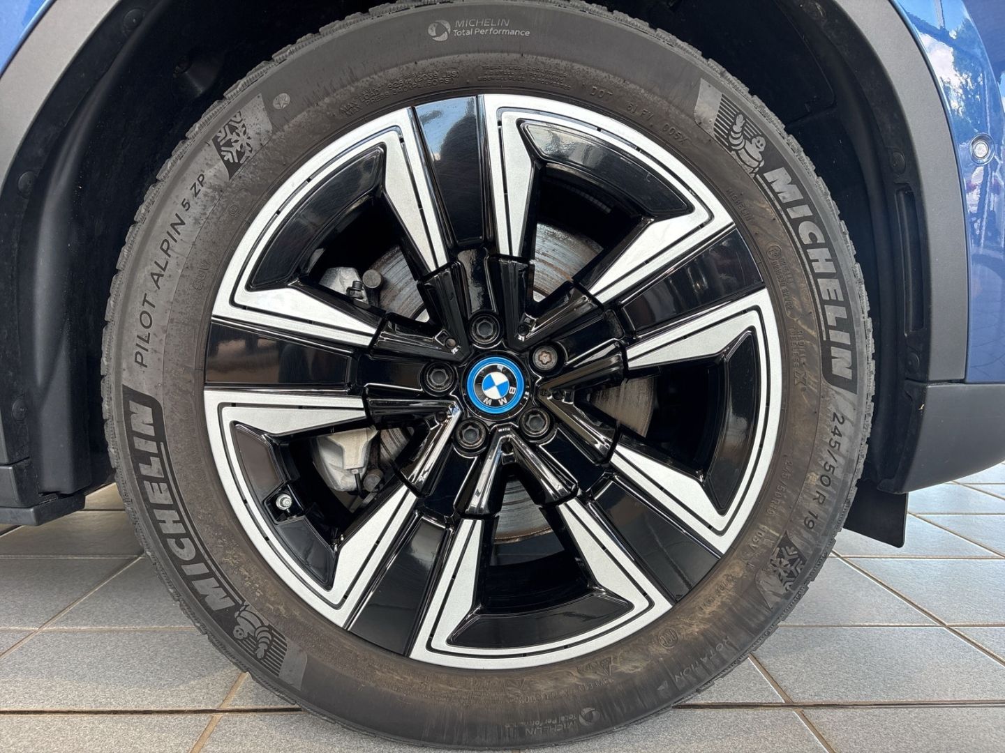 BMW iX3 Impressive Park-Assistent HUD AD AHK-el. kla foto 15
