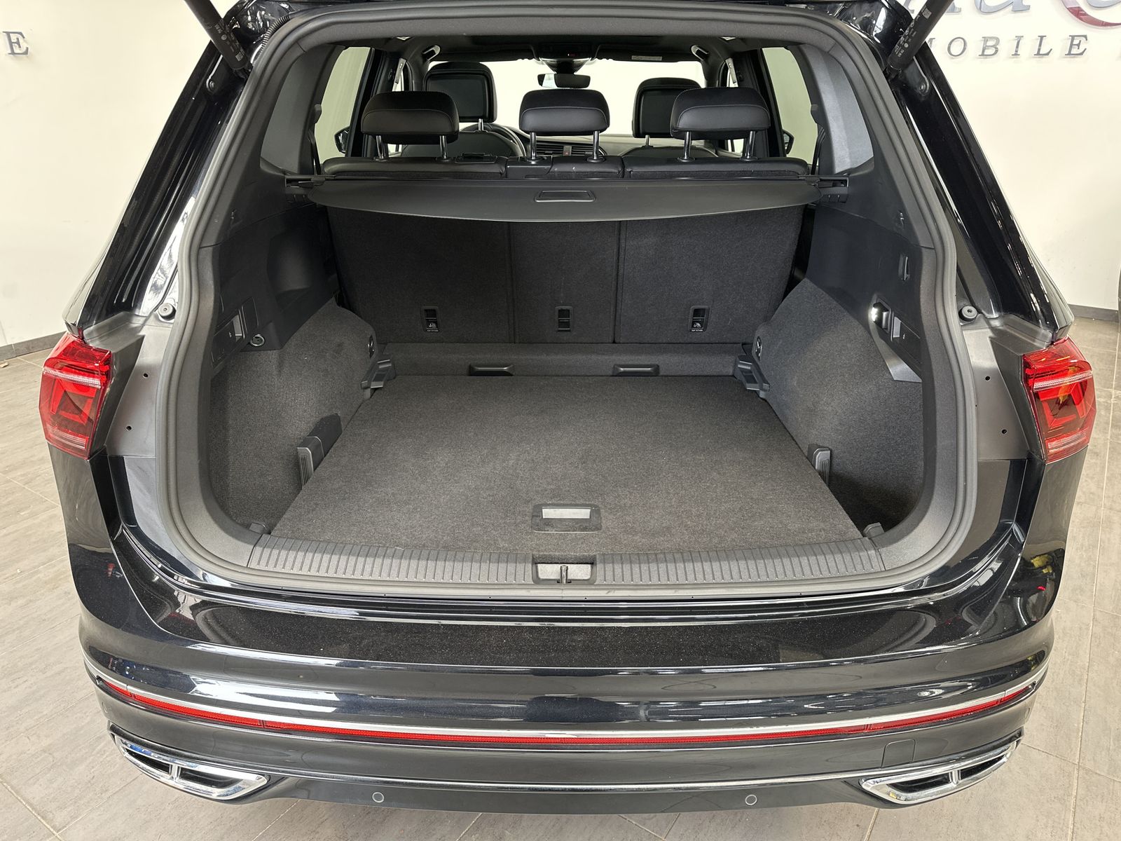 Fahrzeugabbildung Volkswagen Tiguan Allspace 4Motion R-Line NAV+IQ-LIGHT+PANO