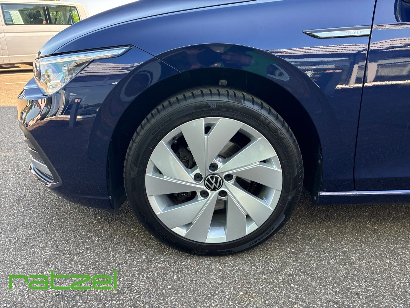Fahrzeugabbildung Volkswagen Golf Variant VIII 1.5 TSI STYLE +NAVI+IQ.LIGHT