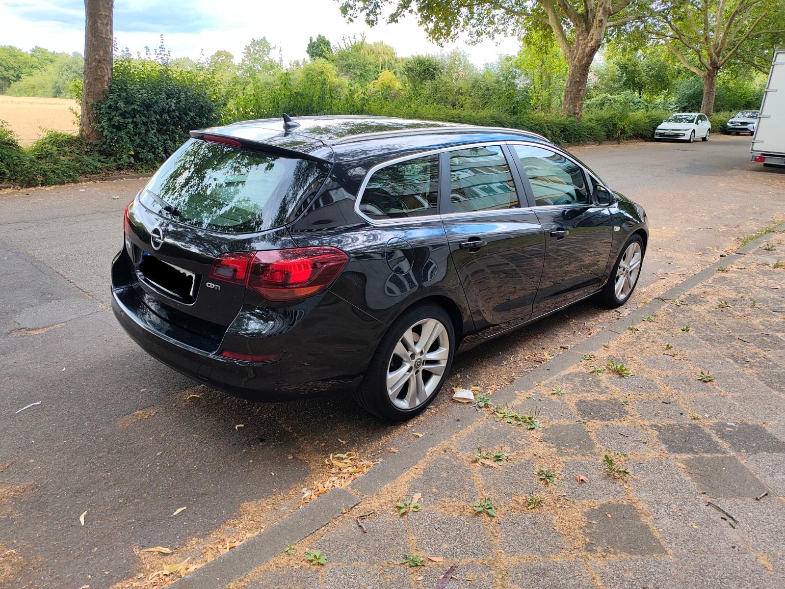 Opel Astra 2010 — photo 5