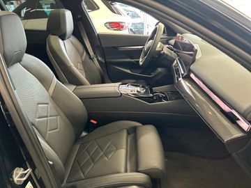 BMW i5 eDrive40 Touring M Sportpaket DAB LED