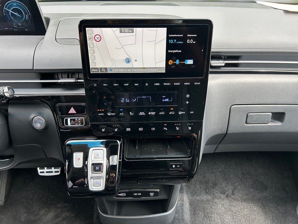 Fahrzeugabbildung Hyundai STARIA HEV 7SITZER 1.6T 6AT SIGNATURE PANO BOSE+