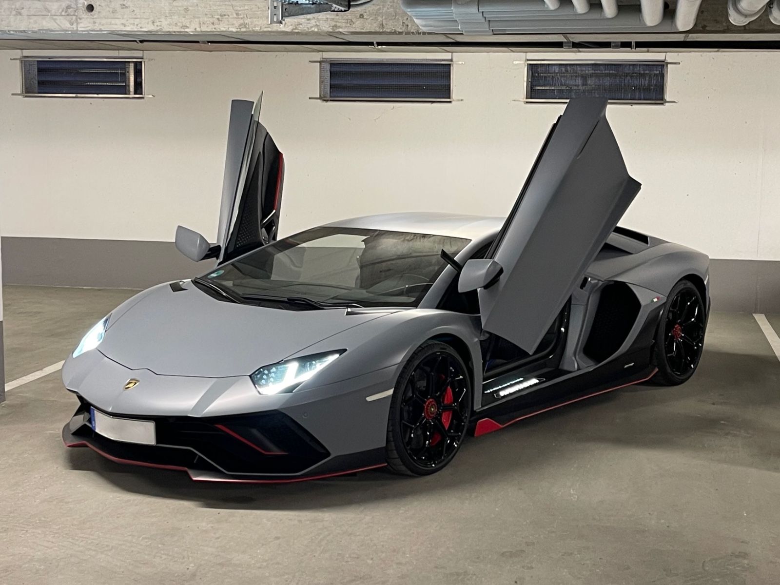 LAMBORGHINI Aventador