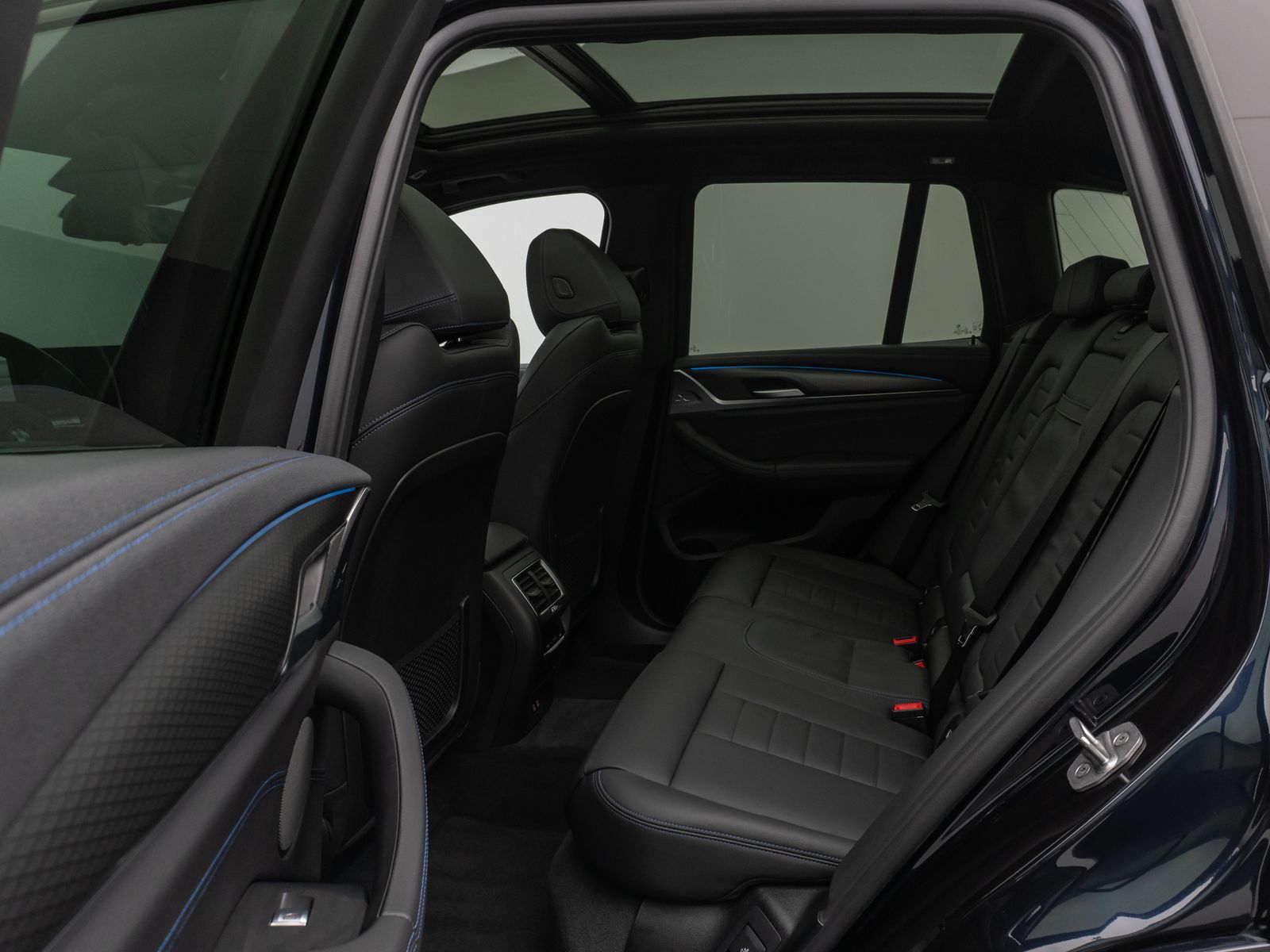 Fahrzeugabbildung BMW iX3 Impressive M Sport Panorama 360°HUD DAB H/K