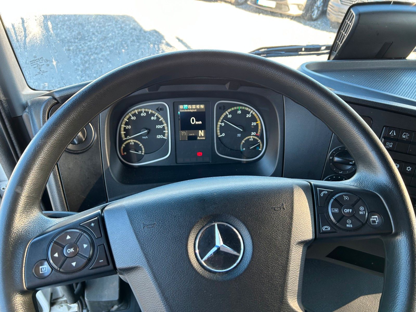 Fahrzeugabbildung Mercedes-Benz Atego 818 L Koffer  LBW  Automatic AHK