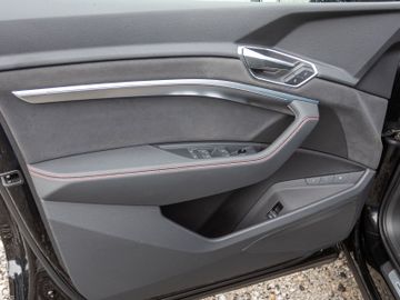 Audi Q8 e-tron - 12