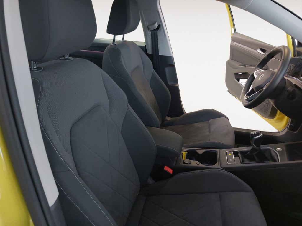 Fahrzeugabbildung Volkswagen Golf 1.5 TSI Style Panorama ACC Licht&Sicht
