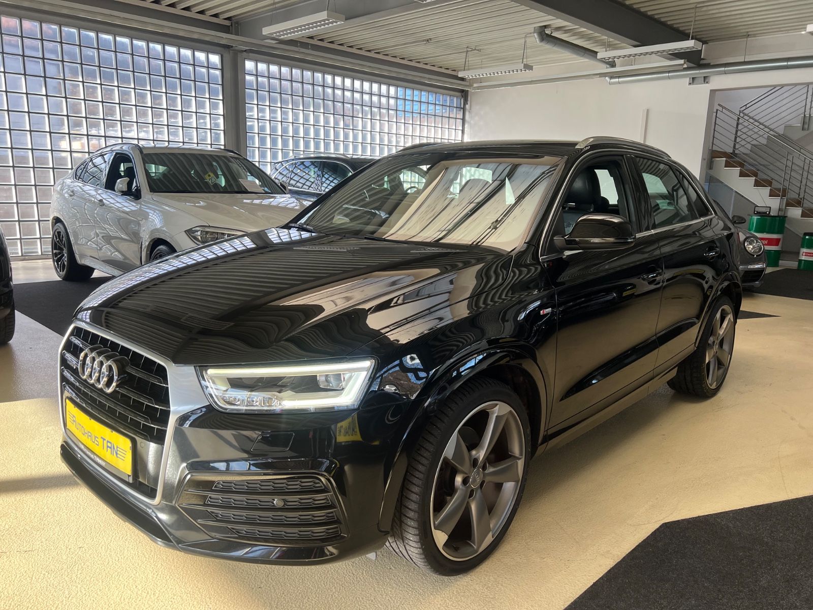 Fahrzeugabbildung Audi Q3 sport S line quattro