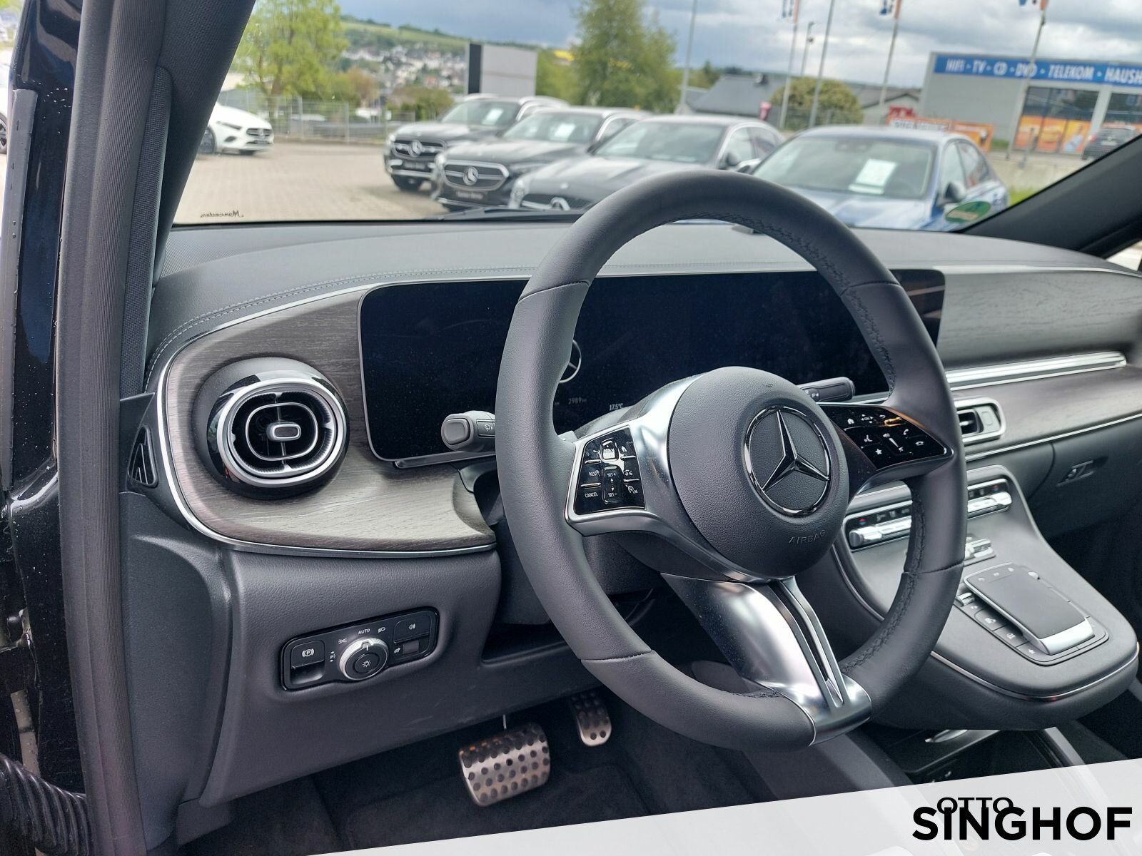 Fahrzeugabbildung Mercedes-Benz V 300 d AVANTGARDE Lang +AHK+360°+Distr+dyn.LED+