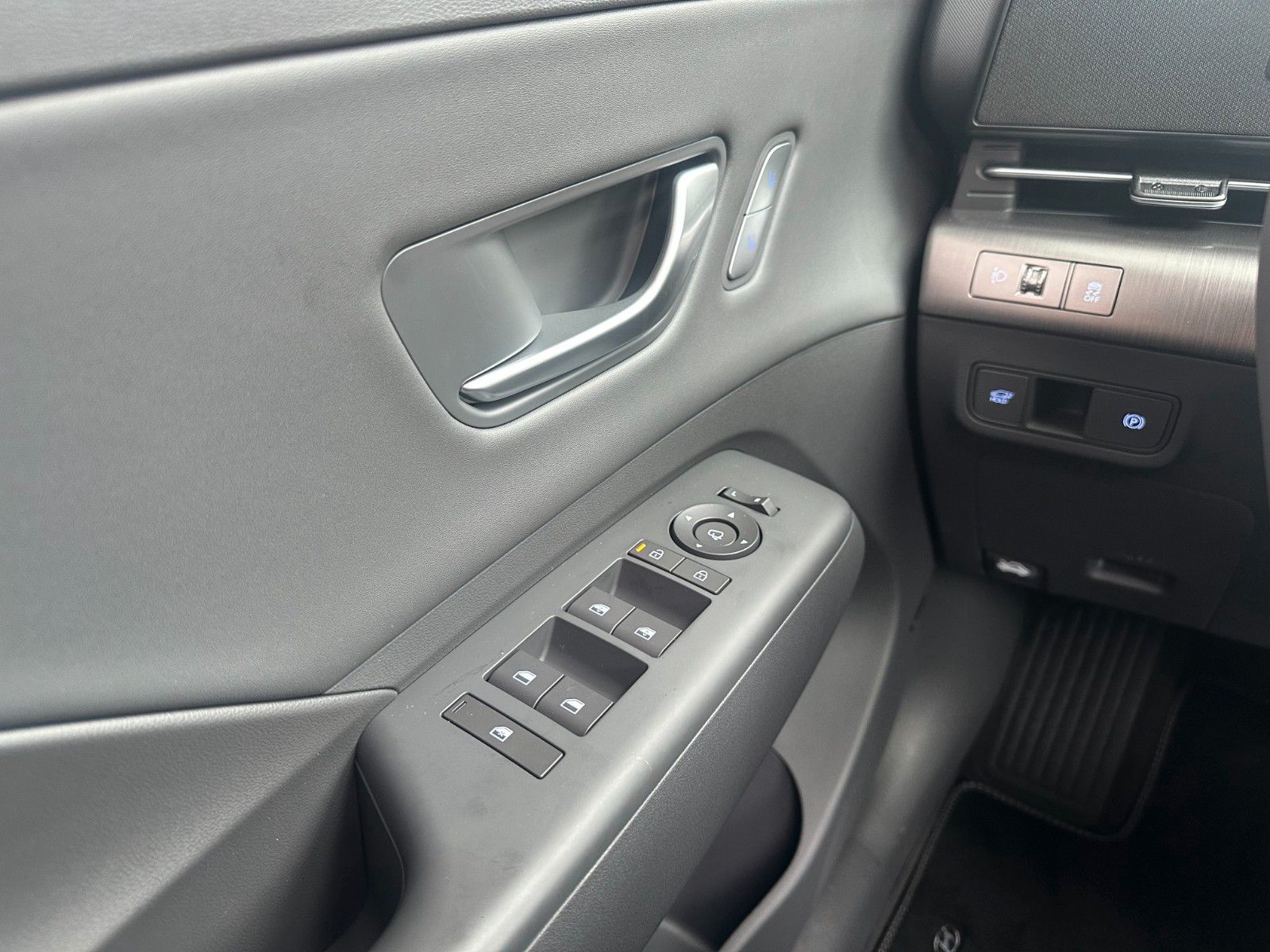 Fahrzeugabbildung Hyundai Kona El. Prime 65,4kWh Sitzp/Glasdach/360°!