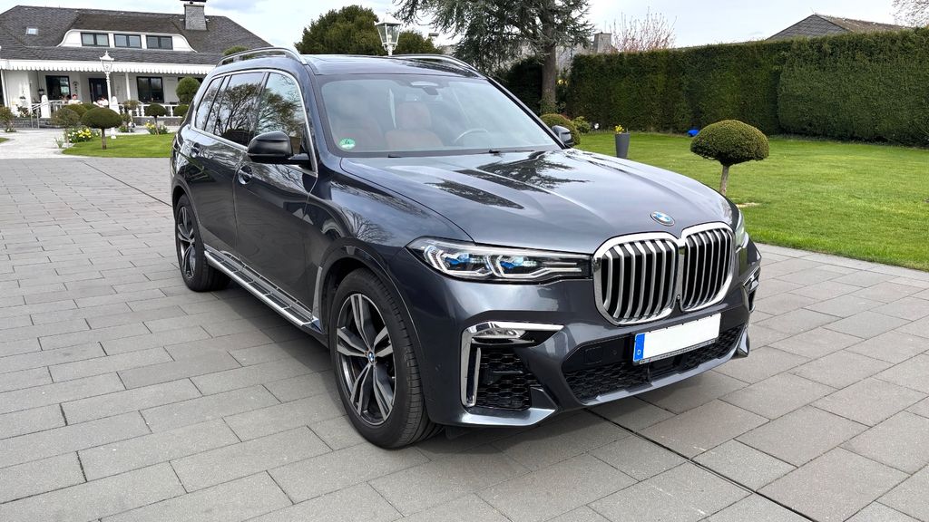Image of BMW X7