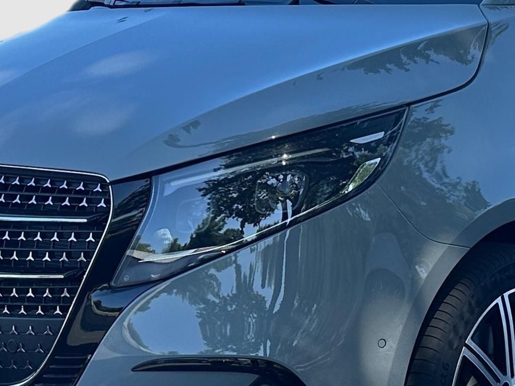 Fahrzeugabbildung Mercedes-Benz V 300 d 4MATIC AVANTGARDE Lang AIRMATIC AHK STHZ