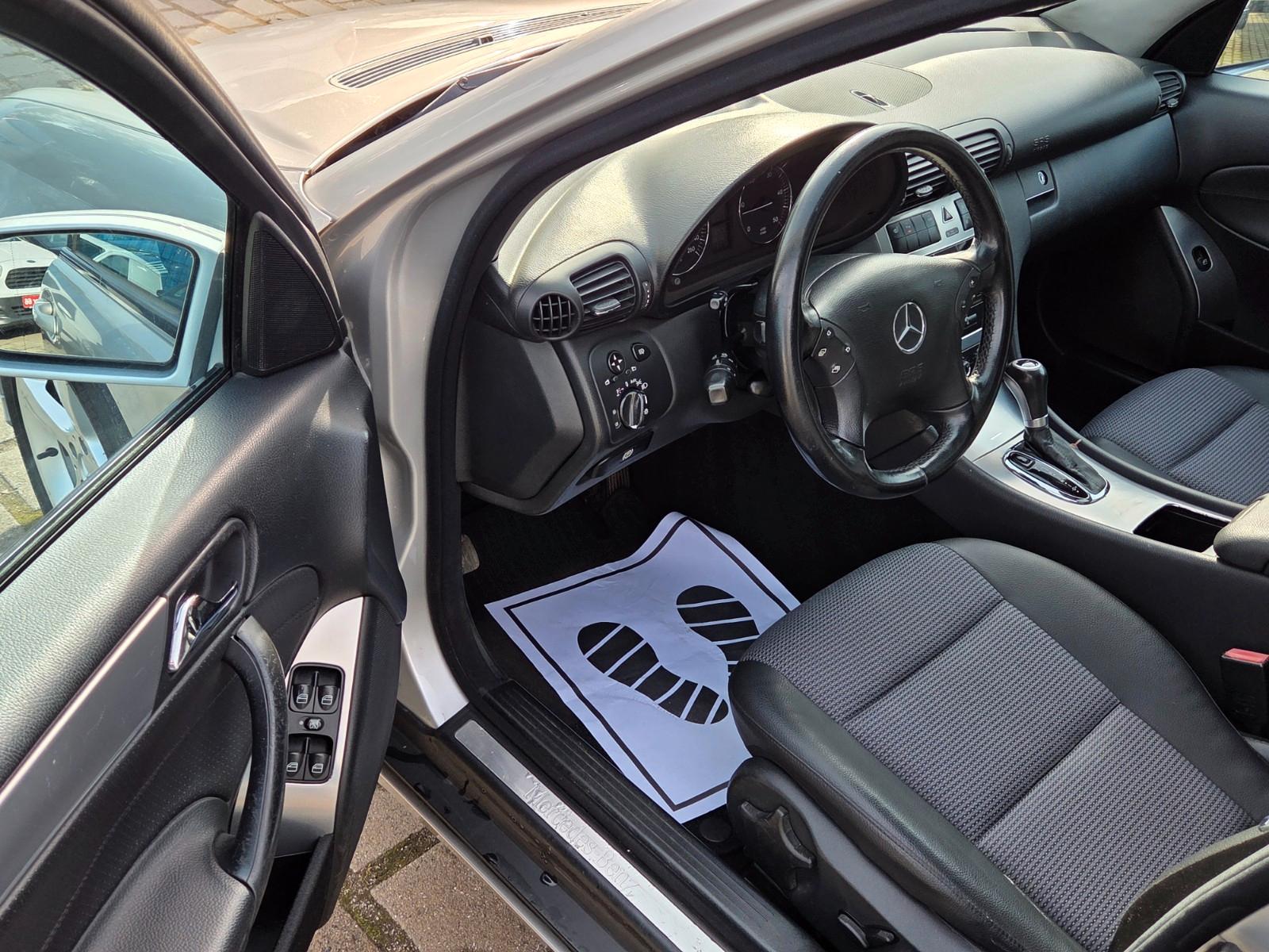 Mercedes-Benz C220 2004 — photo 15