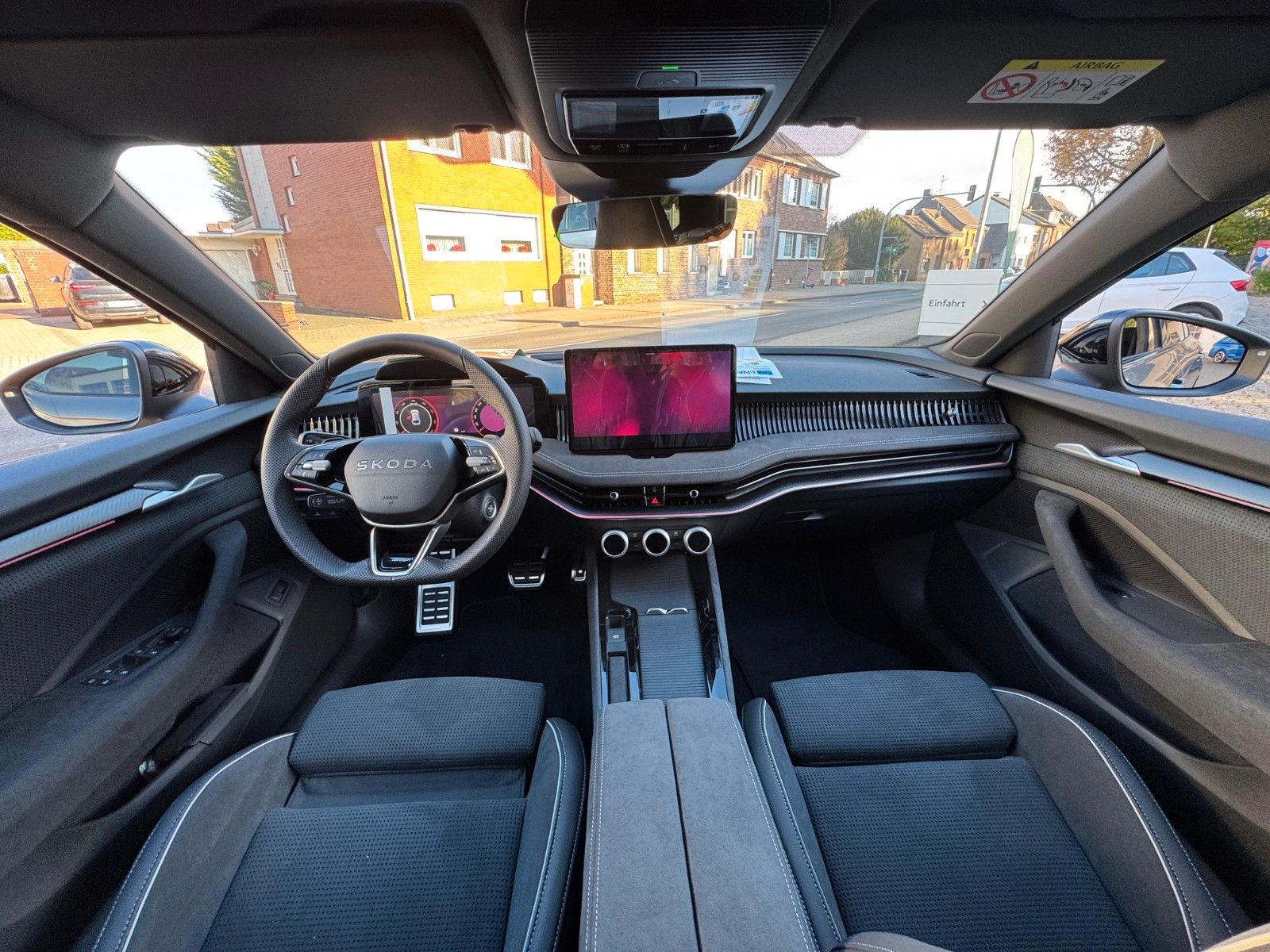 Fahrzeugabbildung SKODA Superb Combi Sportline