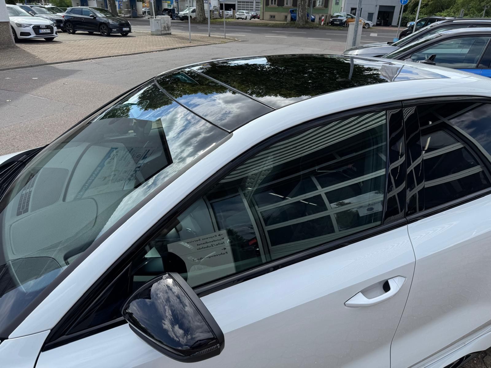 Fahrzeugabbildung Audi RS 3  limo Schalensitze Sport-AGA Pano 280km/h