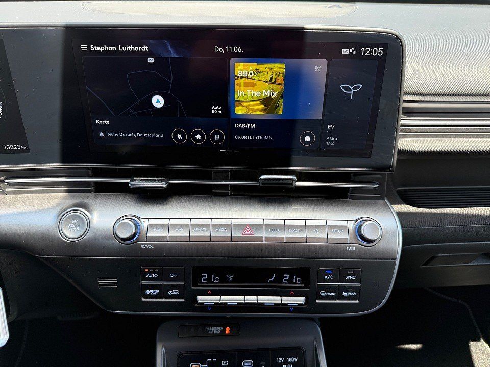 Fahrzeugabbildung Hyundai KONA EV 65kWh TREND SOH99%-AVILOO GARANTIE ASS-P