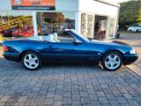Mercedes-Benz SL 500 Traumzustand - blaue Mercedes-Benz SL 500