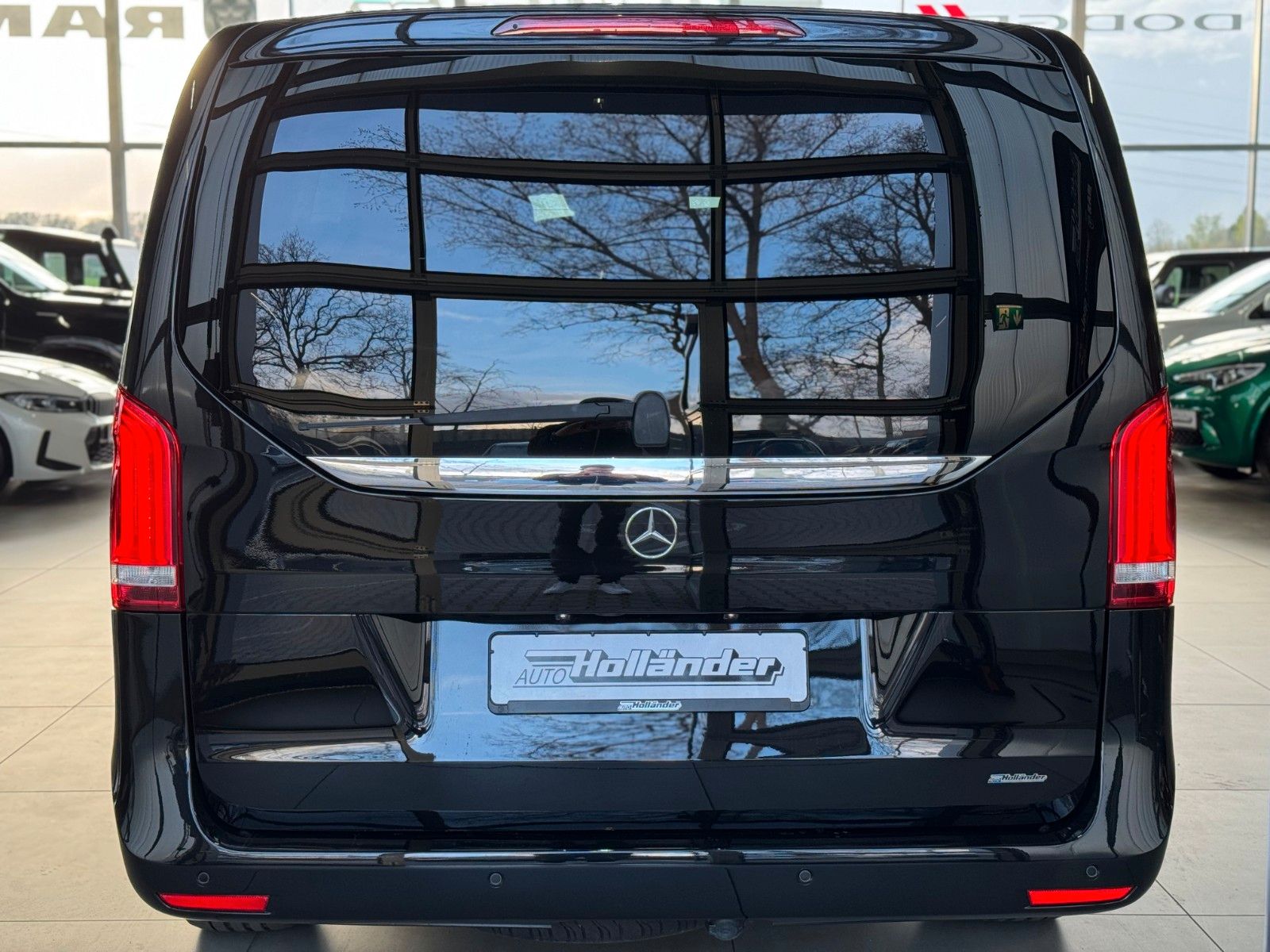 Fahrzeugabbildung Mercedes-Benz V 300d Avantgarde Edition lang "Agility Control"