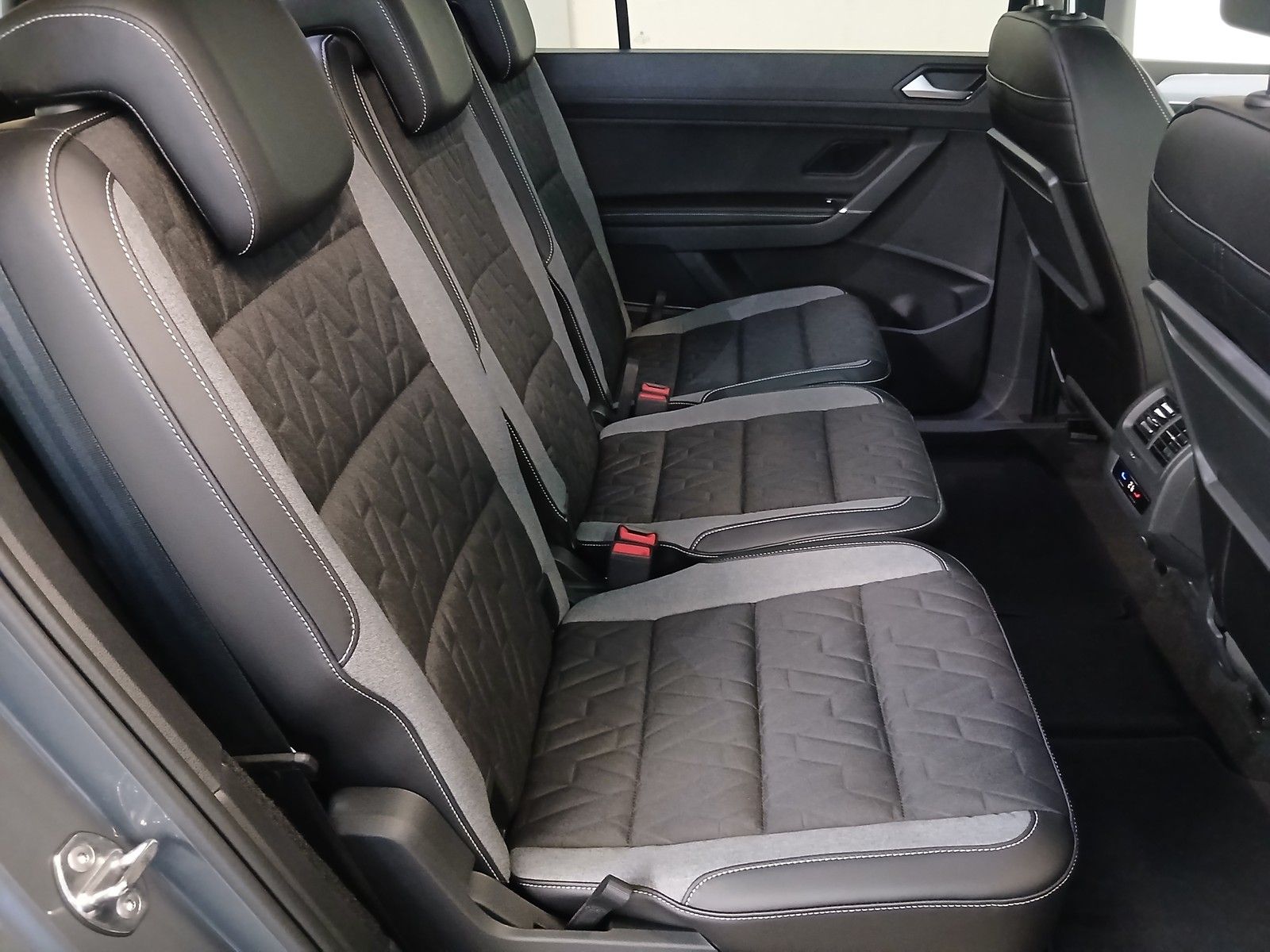 Fahrzeugabbildung Volkswagen Touran Energy 1,5 TSI DSG + AHK+Navi+LED+ Kamera