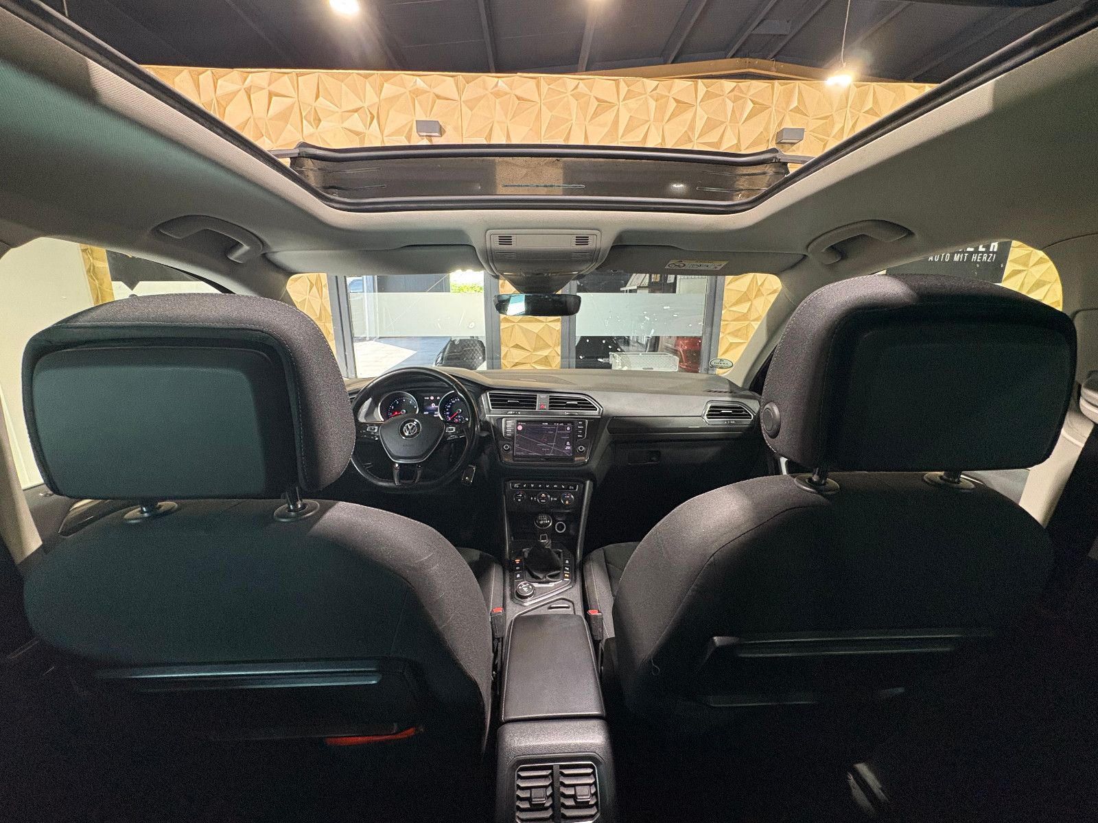 Fahrzeugabbildung Volkswagen Tiguan Highline BMT/4Motion/PANO/ACC/KAMERA/NAVI