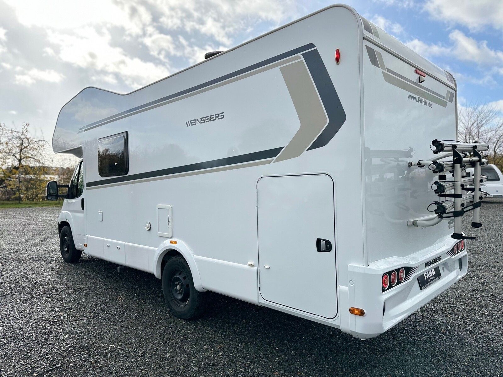 Fahrzeugabbildung Weinsberg CaraHome 700 DG 5 Sitzplätze Alkoven Familie