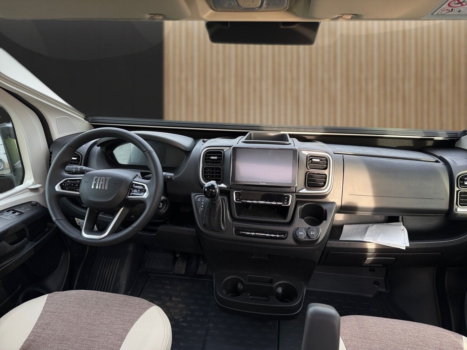 Fahrzeugabbildung Eura Mobil Van V 635 EB Klimaauto., Fahrassistenzpaket, RFK