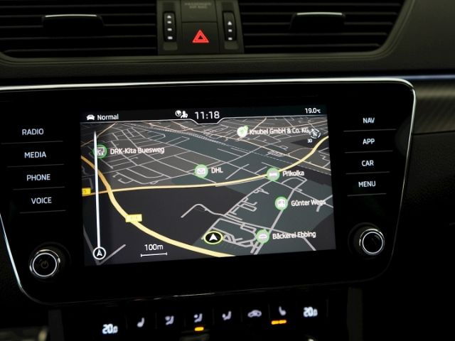 Superb COMBI SPORTLINE iV DSG+AHK+NAVI+LED+RÜCKF