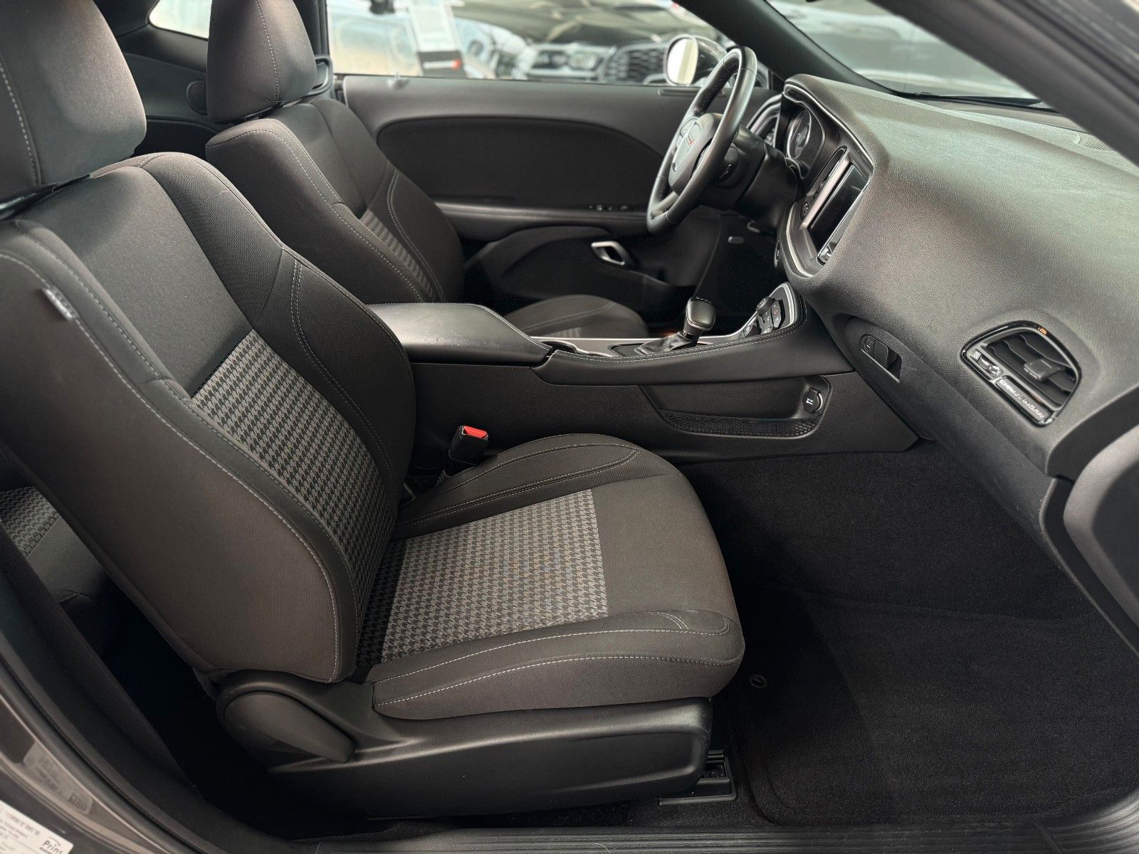 Fahrzeugabbildung Dodge Challenger SXT 3.6 V6 Navi Alpine CarPlay LPG