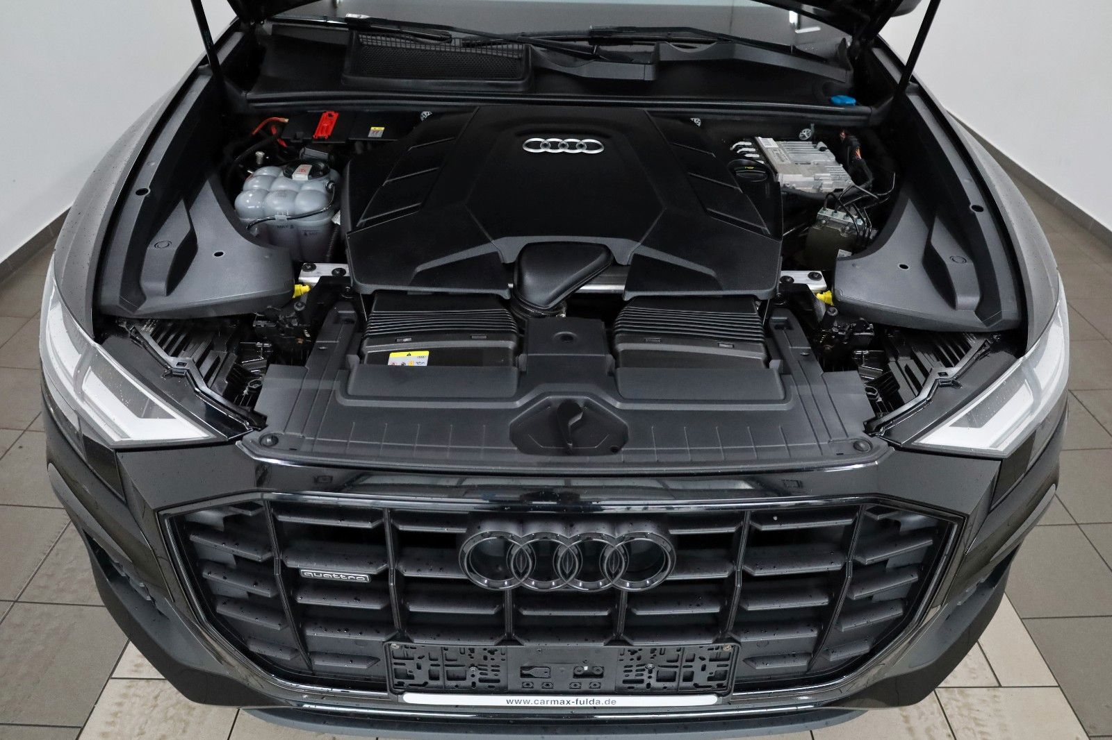 Fahrzeugabbildung Audi Q8 55 TFSI quattro, Navi,SH,Kamera,Panorama,B&O